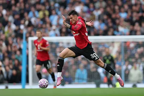 روني: لا أفهم سبب عدم مشاركة ماجواير.. وسيسكو عانى من قلة الفرص